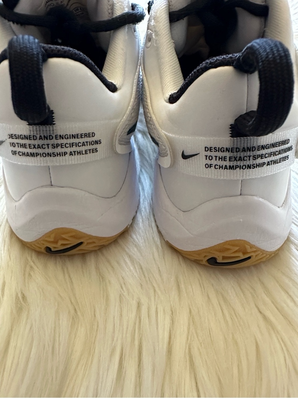 Nike HyperAce 3 Volleyball Sneakers - Picture 4 of 9